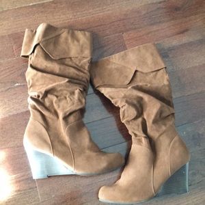 Brand new in box mid calf brown boots size 11W
